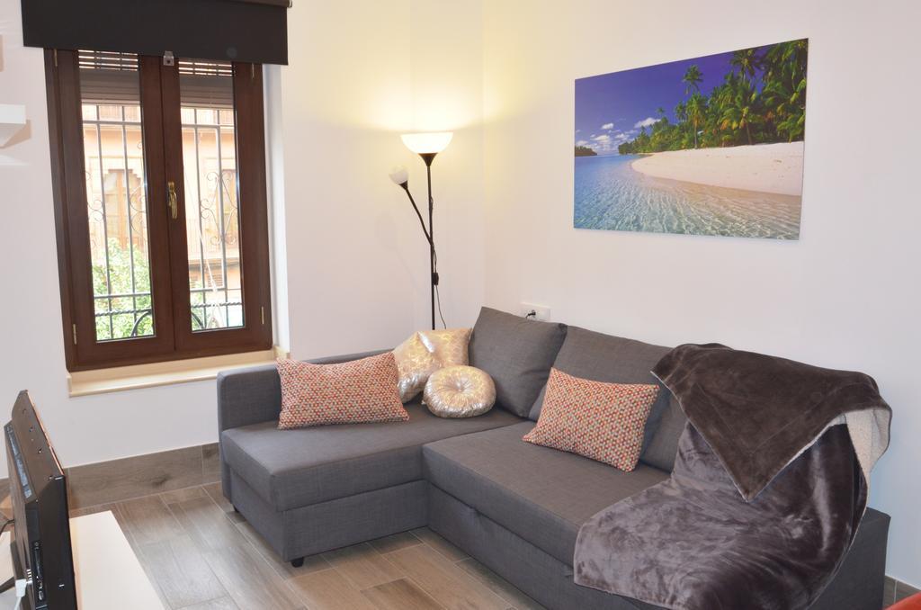 Apartamento San Jacinto Seville Luaran gambar